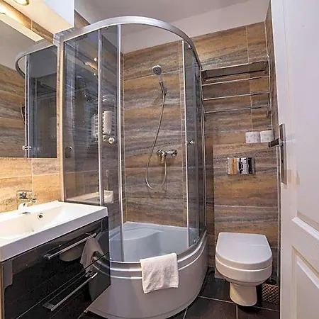 La Fontaine Lägenhetshotell 3*